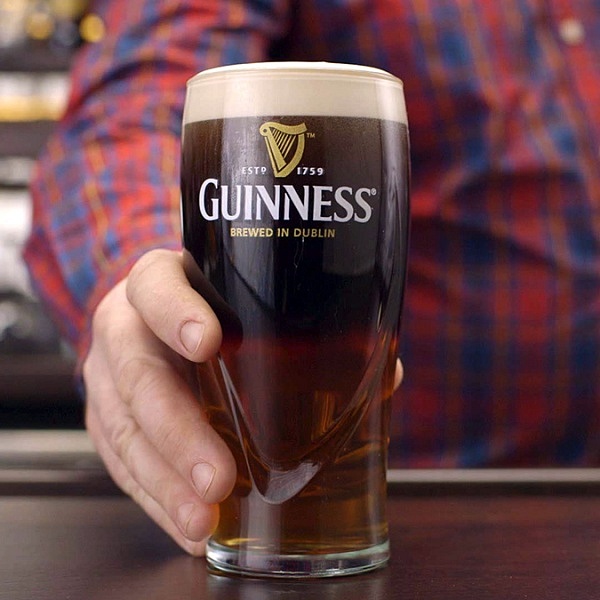 1_GUINNESS_BLACK_AND_BLONDE