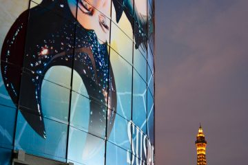 Cirque du Soleil womans face on glass building