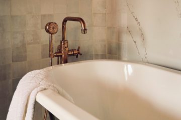 Bath Cushion white ceramic bathtub with stainless steel shower head
