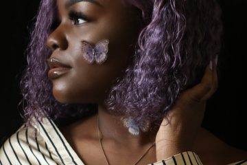 Colouring woman wearing white tops