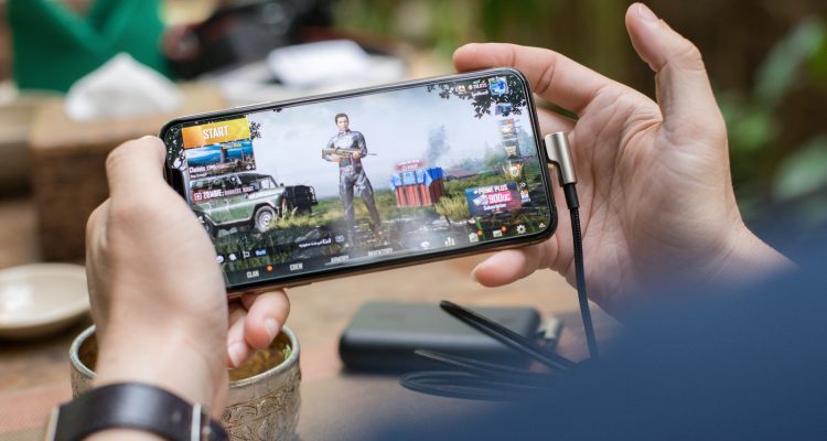 Mobile Games person playing PUBG mobile