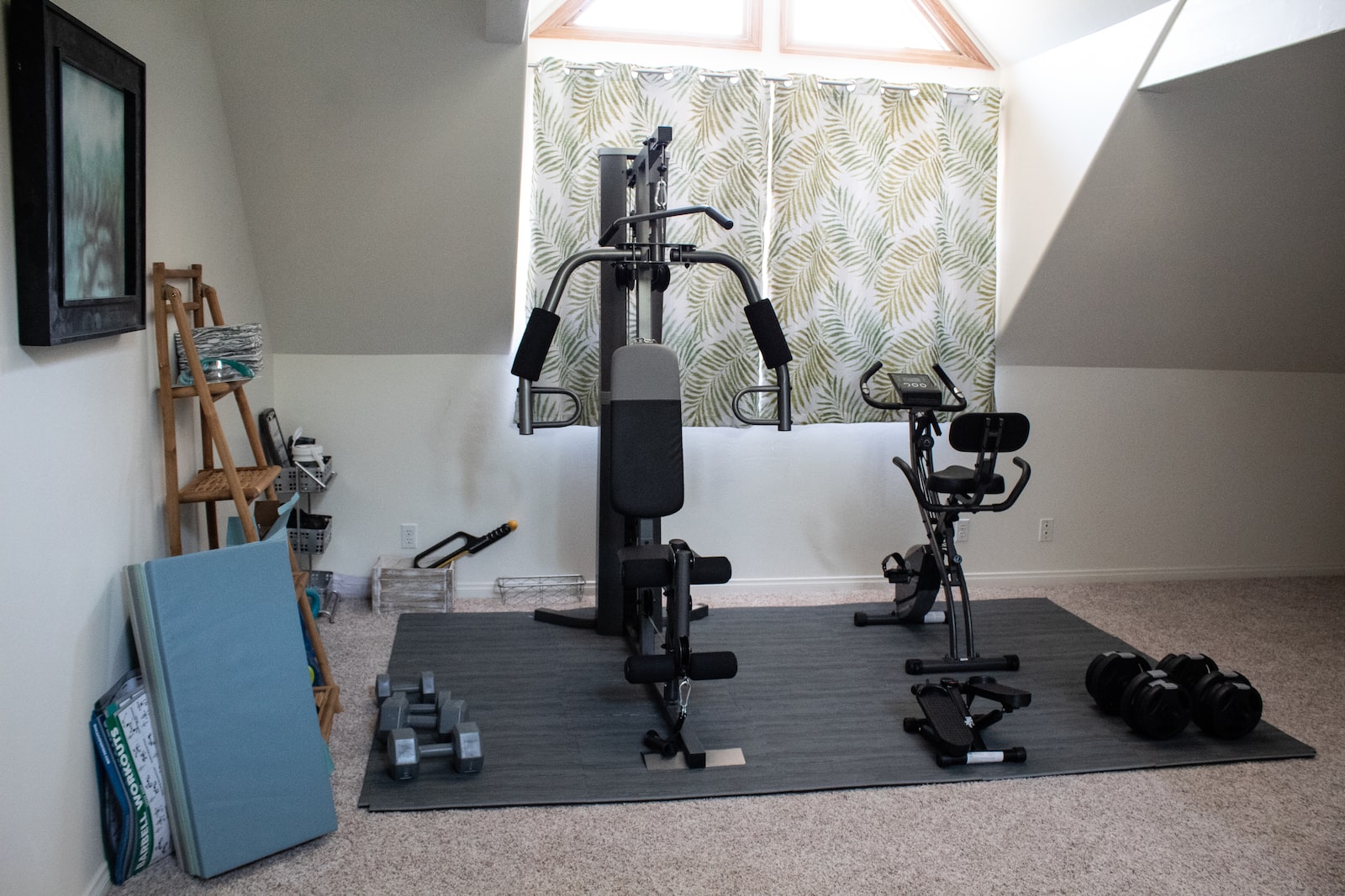 Home Gym black and gray exercise equipment
