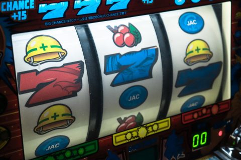 gambling slot machine displaying three seven